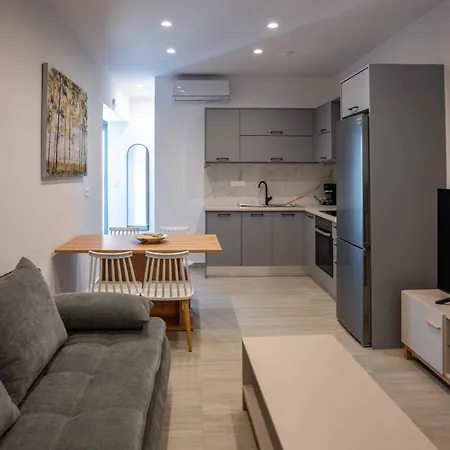 The Cozy Twins Aparthotel